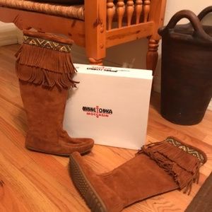 MINNETONKA BOOTS